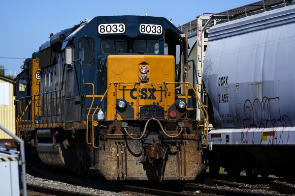 Freight railroads must keep 2-person crews, according to new federal rule