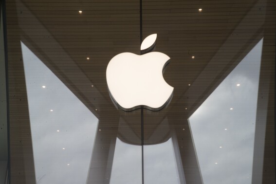 Apple Store employees in Maryland vote to authorize a first strike over working conditions