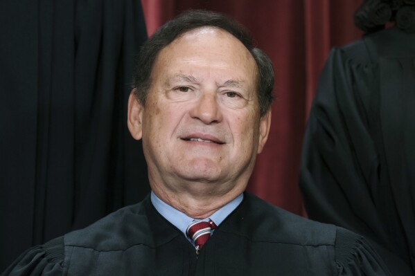 Justice Alito’s home flew flag upside down after Trump’s ‘Stop the Steal’ claims, report says