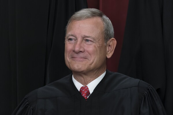 Roberts rejects Senate Democrats’ request to discuss Supreme Court ethics and Alito flag controversy