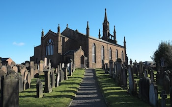 Hundred Scottish churches up for sale as UK turns away from Christianity