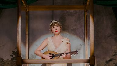 Taylor Swift's childhood items to go on show at V&amp;A