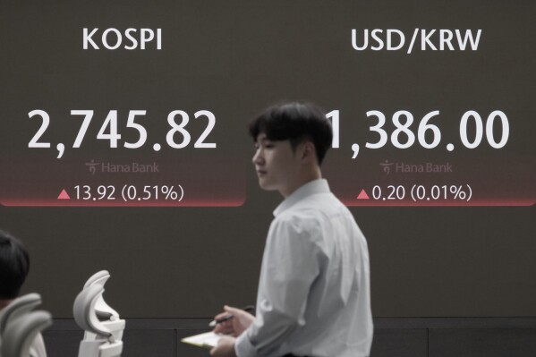 Stock market today: Asian stocks track Wall Street gains ahead of central bank meetings