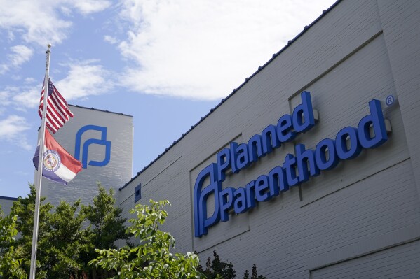 Planned Parenthood challenges Missouri law that kicked area clinics off of Medicaid