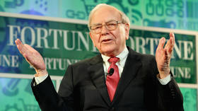 Warren Buffet unloads Apple shares