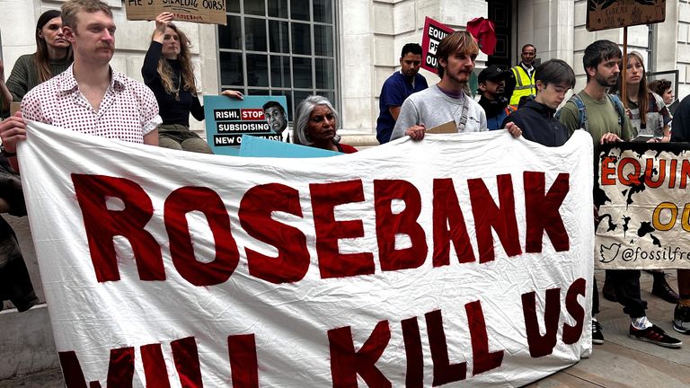 Rosebank and Jackdaw: Government to drop legal defence of UK's largest untapped oil and gas fields