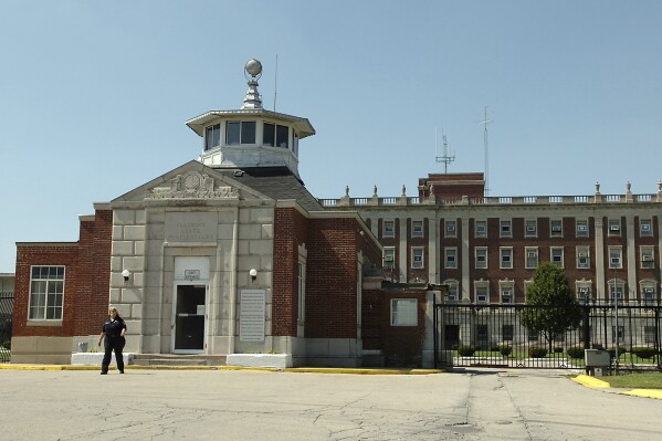 Protections sought for prison workers in closing of aging Illinois prison