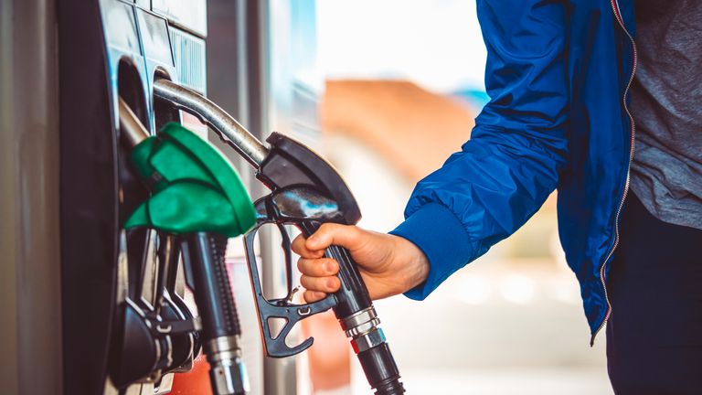 Oil prices at lowest level since 2021 - but will motorists benefit?