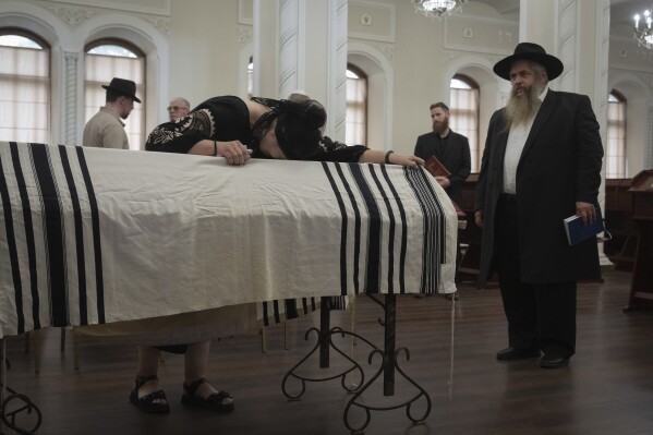 Ukraine’s chief rabbi mourns his adopted son who was killed in battle