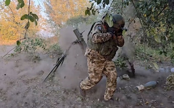 Hundreds of Ukrainian soldiers ‘trapped’ after Russia surrounds fortress city in rapid advance